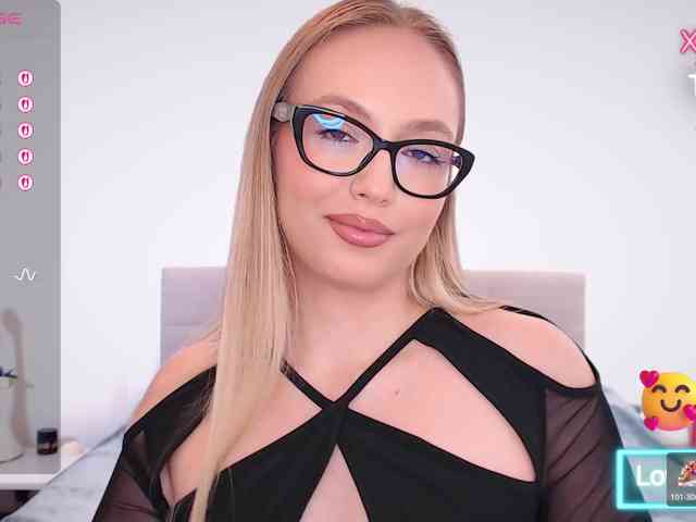 vickyblondiua webcam
