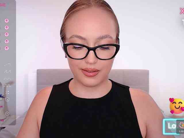 vickyblondiua webcam