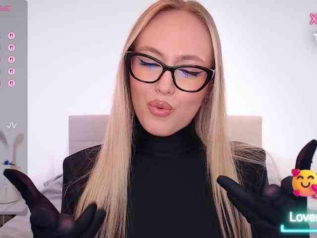 vickyblondiua webcam