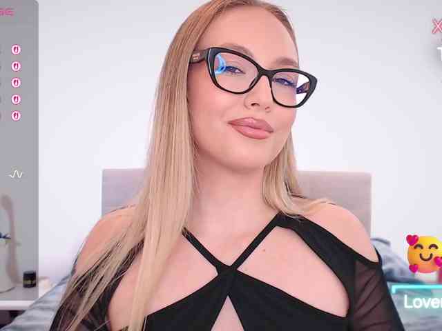 vickyblondiua webcam