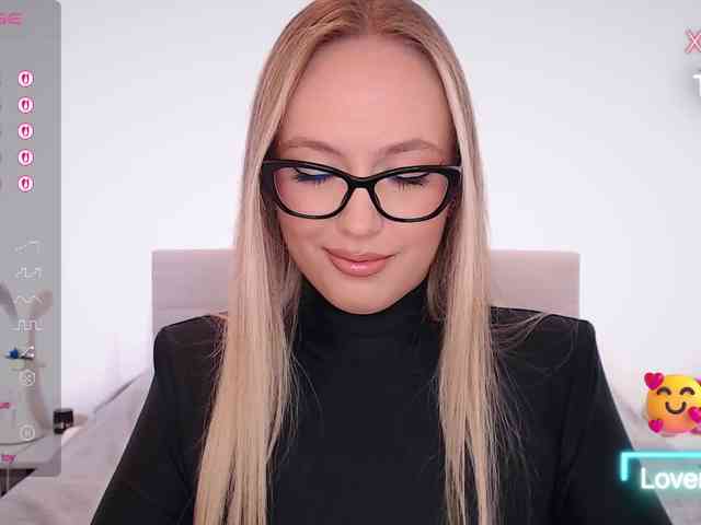 vickyblondiua webcam