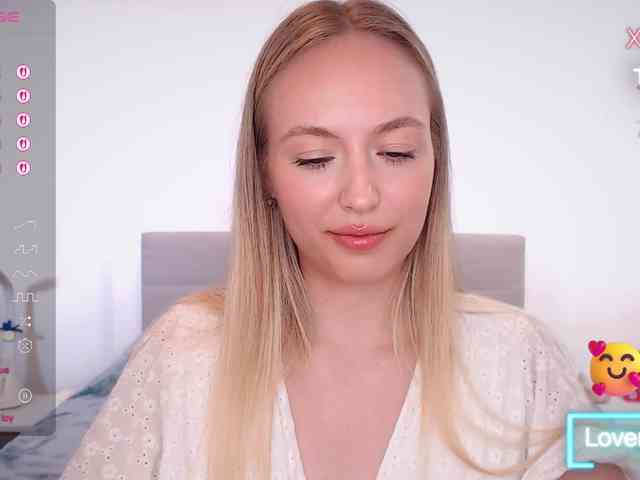 vickyblondiua webcam