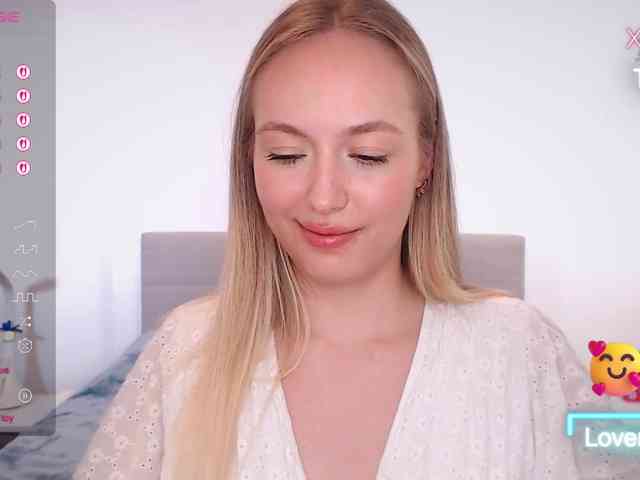 vickyblondiua webcam