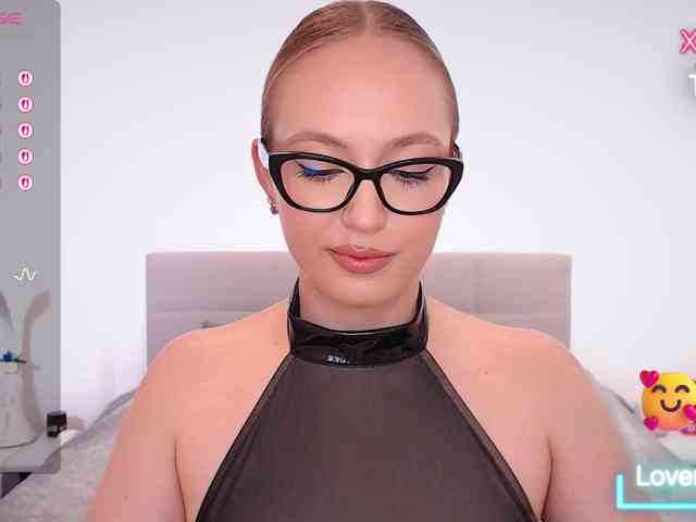 vickyblondiua webcam