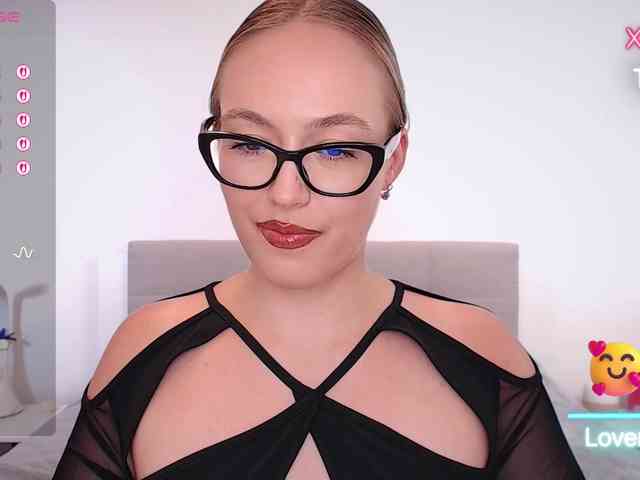 vickyblondiua webcam
