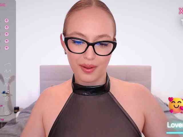 vickyblondiua webcam