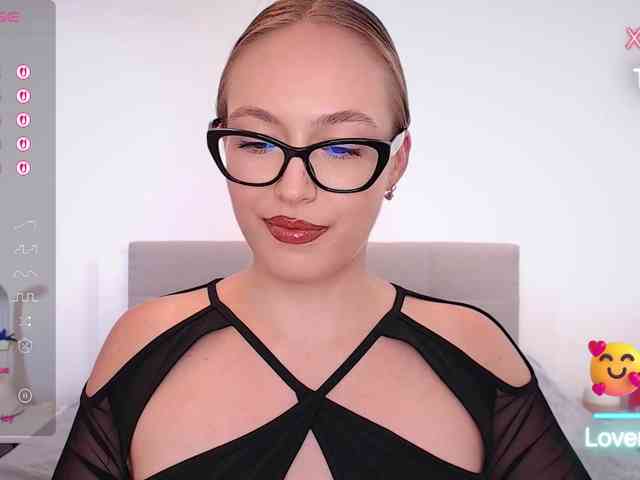 vickyblondiua webcam