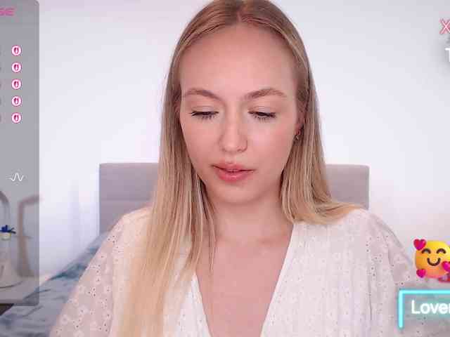 vickyblondiua webcam