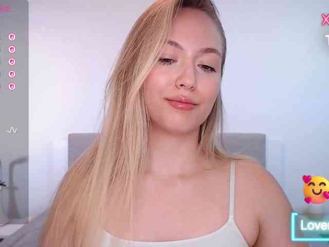 vickyblondiua webcam
