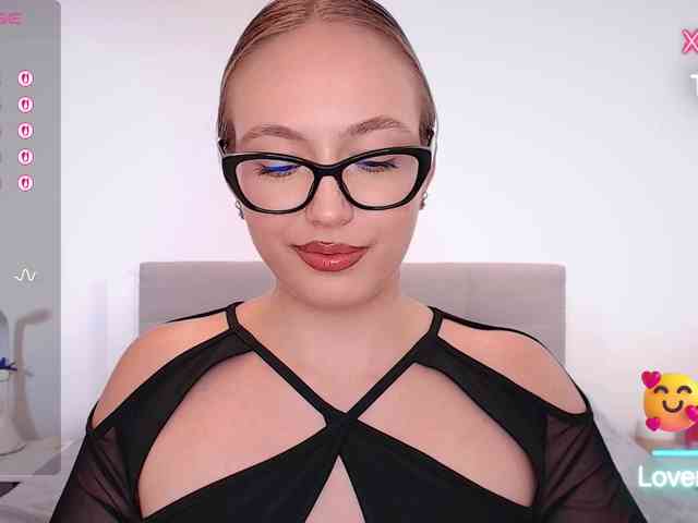 vickyblondiua webcam