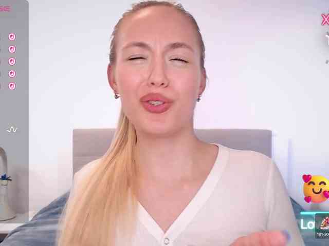 vickyblondiua webcam