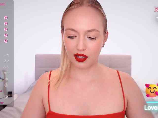 vickyblondiua webcam