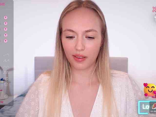 vickyblondiua webcam