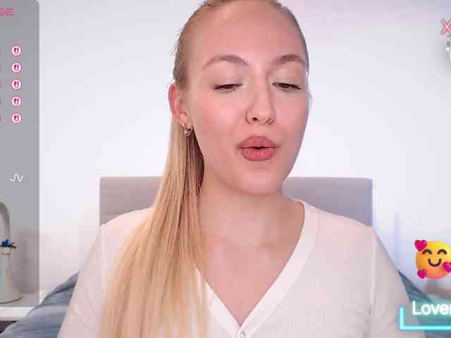 vickyblondiua webcam