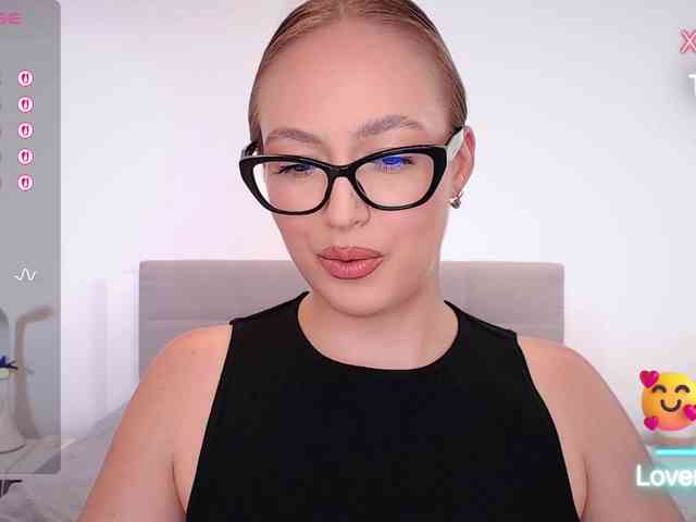 vickyblondiua webcam