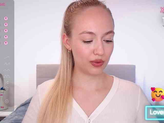 vickyblondiua webcam