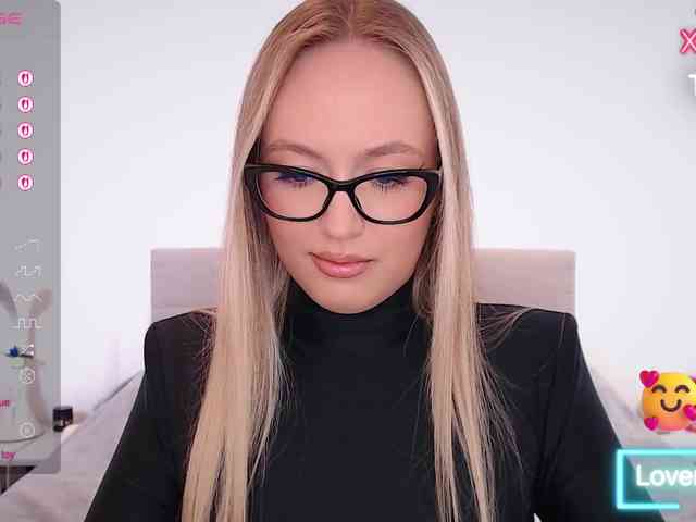 vickyblondiua webcam