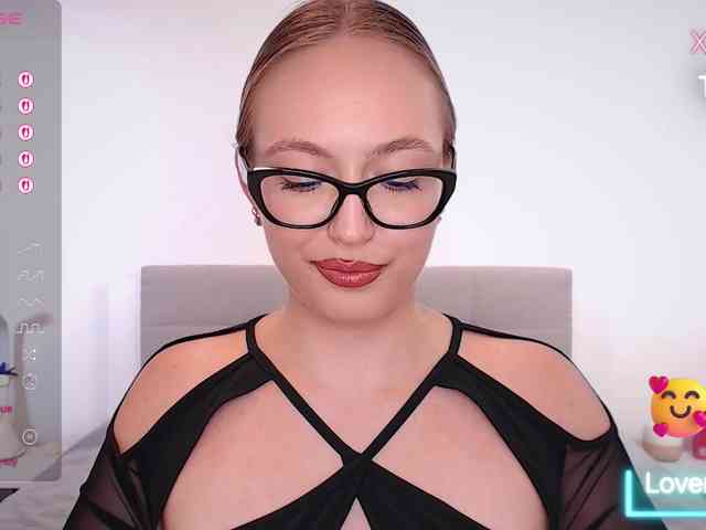 vickyblondiua webcam