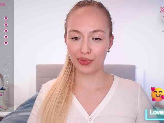 vickyblondiua webcam