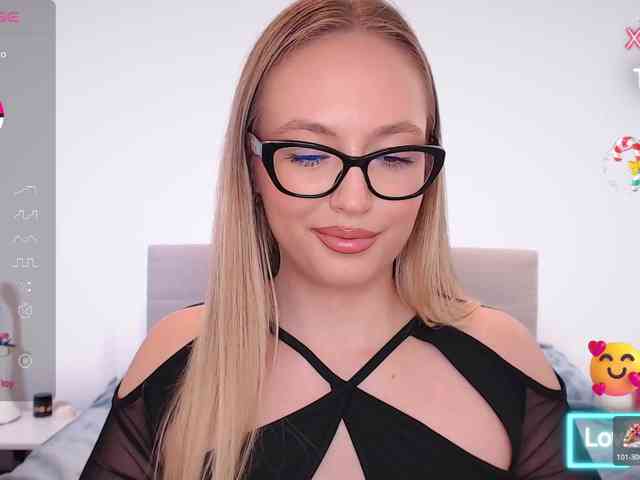 vickyblondiua webcam