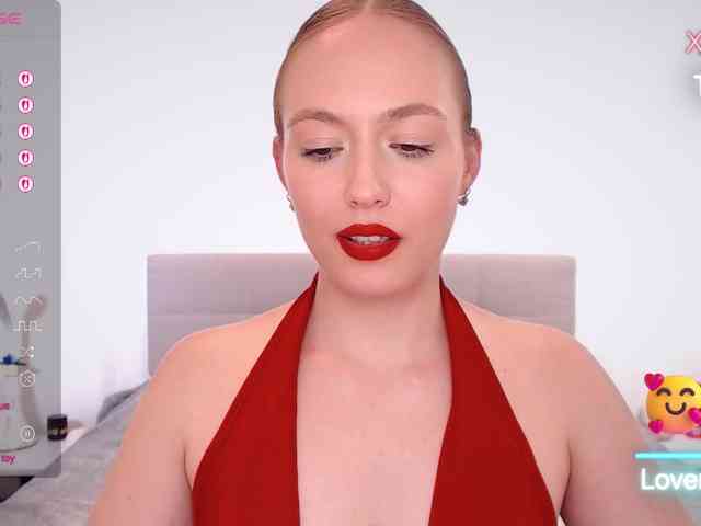 vickyblondiua webcam
