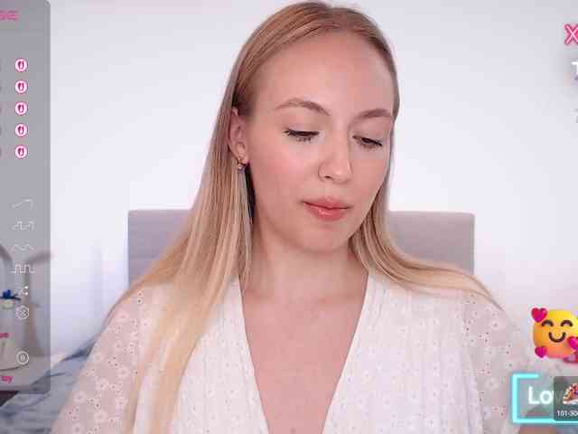 vickyblondiua webcam