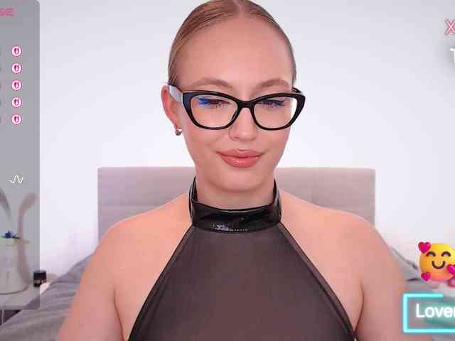 vickyblondiua webcam