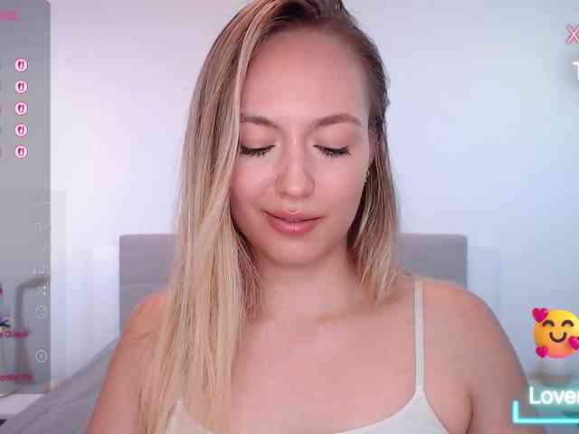 vickyblondiua webcam