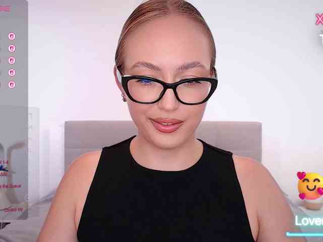 vickyblondiua webcam