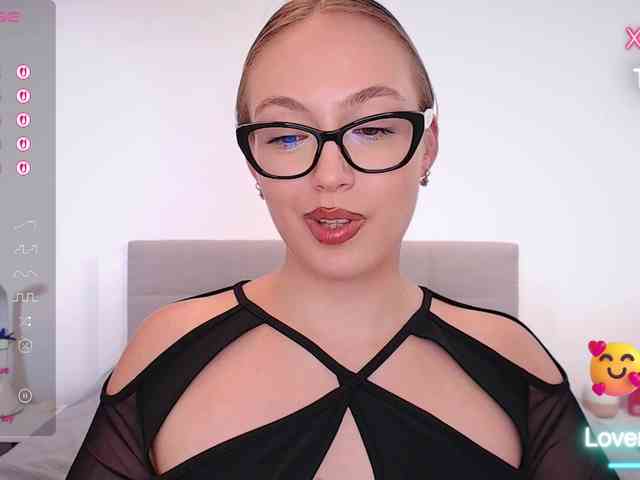 vickyblondiua webcam