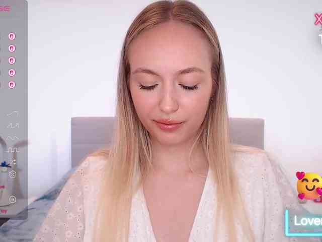 vickyblondiua webcam