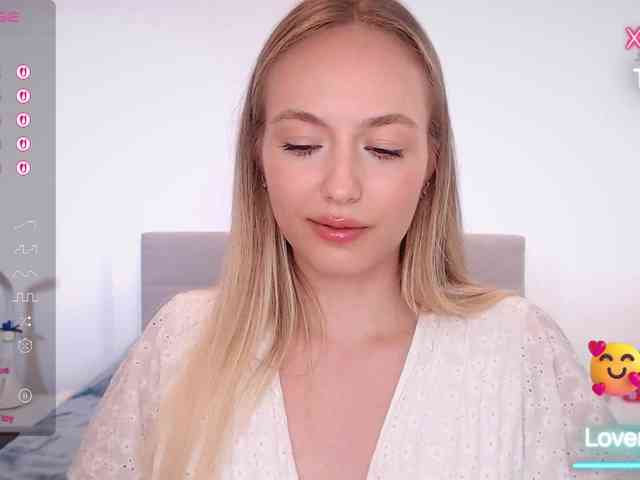vickyblondiua webcam