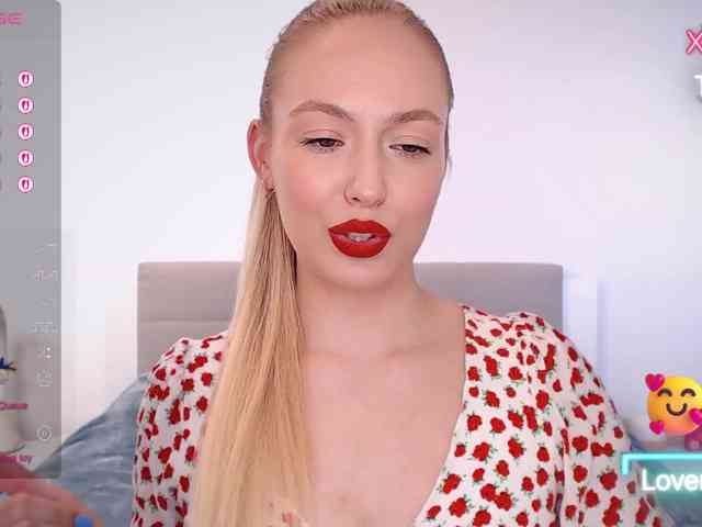 vickyblondiua webcam