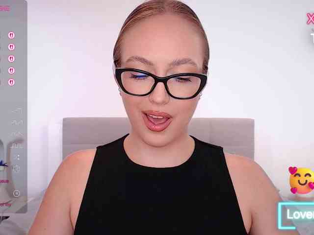 vickyblondiua webcam