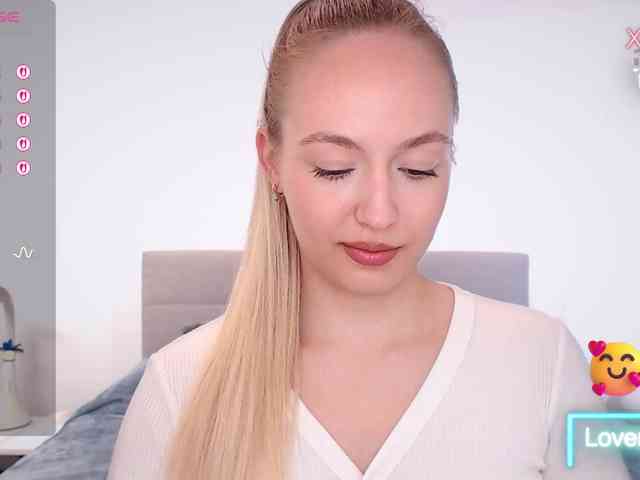 vickyblondiua webcam