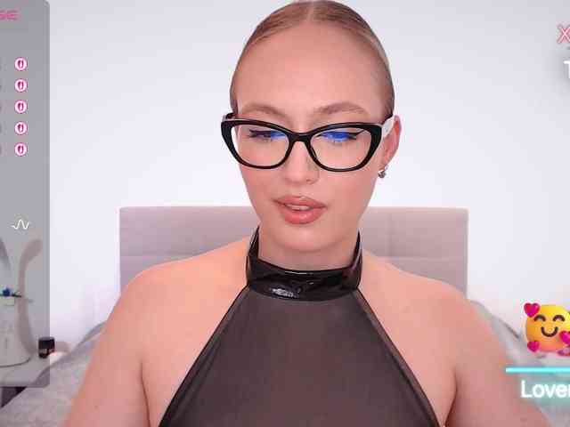 vickyblondiua webcam