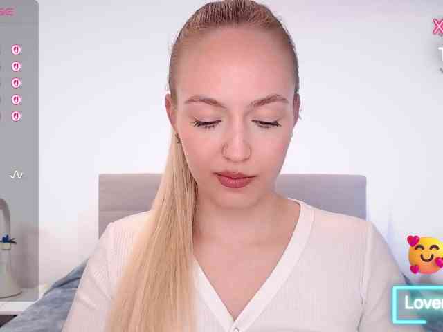 vickyblondiua webcam