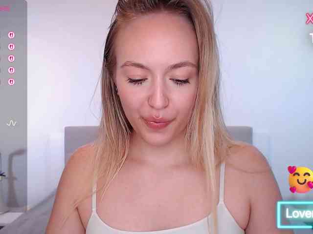 vickyblondiua webcam