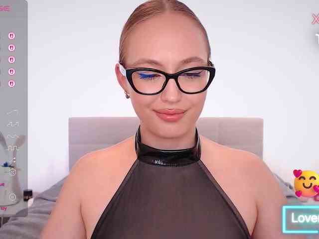vickyblondiua webcam