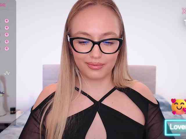 vickyblondiua webcam