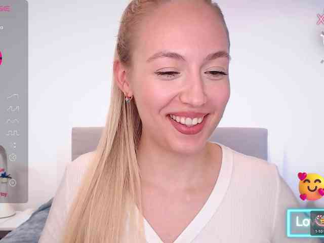 vickyblondiua webcam