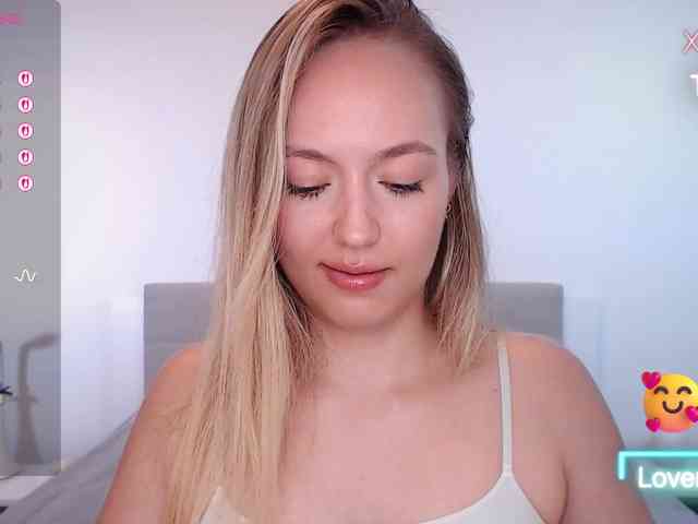 vickyblondiua webcam