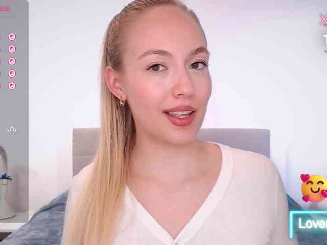 vickyblondiua webcam
