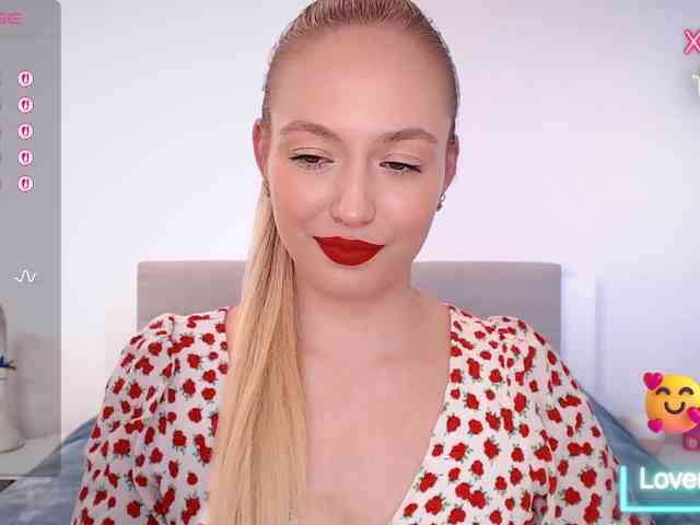 vickyblondiua webcam