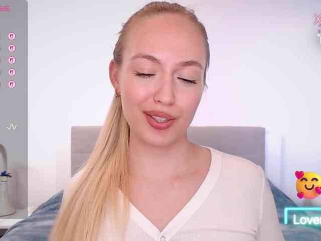 vickyblondiua webcam