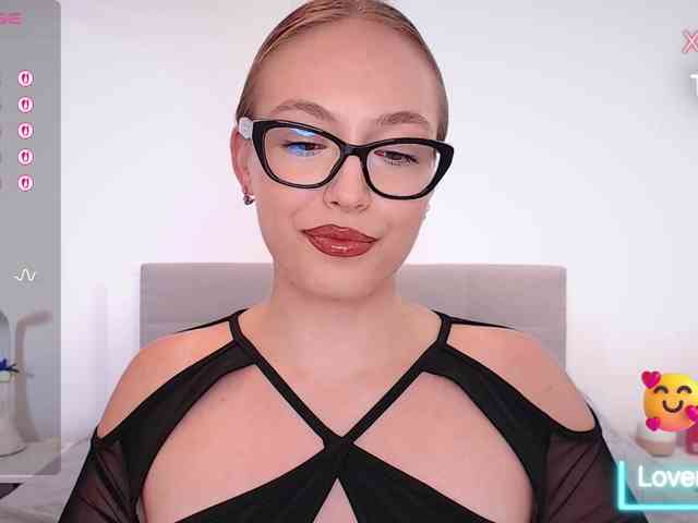 vickyblondiua webcam