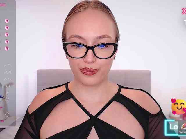vickyblondiua webcam