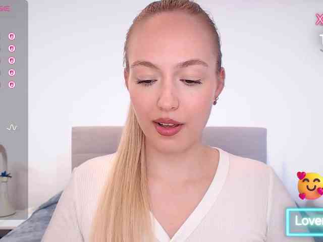vickyblondiua webcam