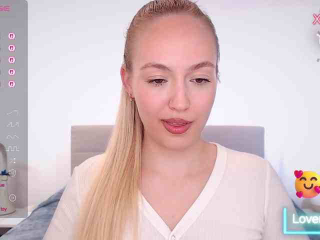 vickyblondiua webcam