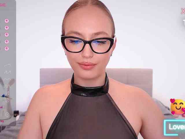 vickyblondiua webcam